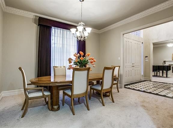 3rd image of 2708 Meadowview Dr
