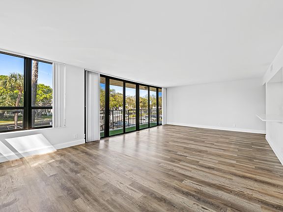 4th image of 799 Jeffery Street #202