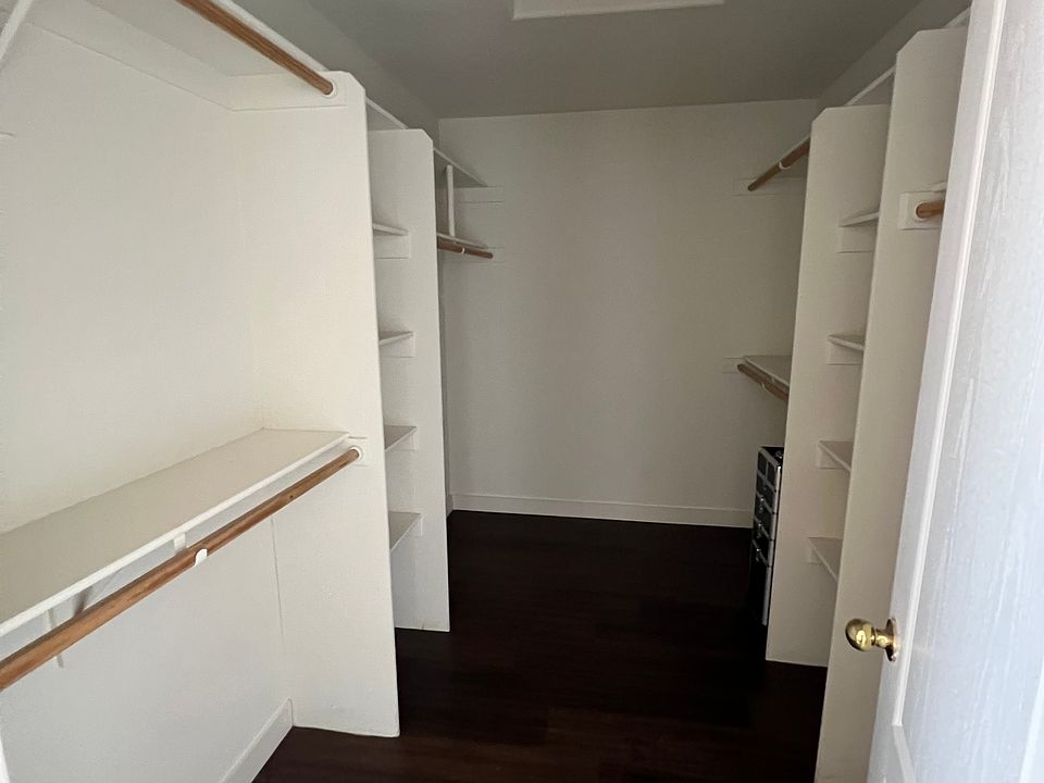 Main bedroom walk-in closet