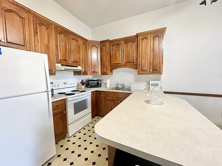 573 Bloom St #103 — Photo 9