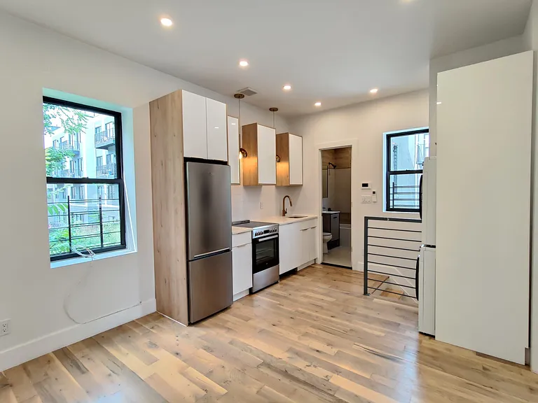 1242 Park Pl #2F — Photo 1