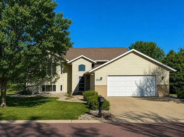 145 Trail Ridge Rd, Brookings, SD 57006