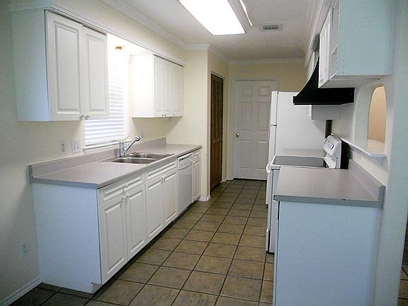 5th image of 1222 Summer Park Ln