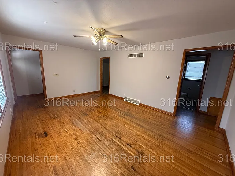 1718-1720 S Mosley Ave — Photo 5