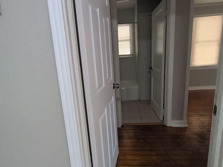 1037 Detroit St — Photo 4