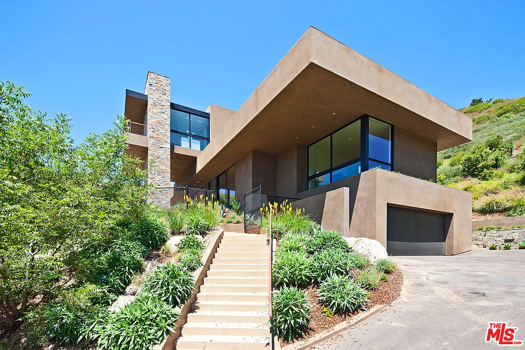 3 bed, 4.0 bath, 3232 sqft, $25,000 — Photo 3