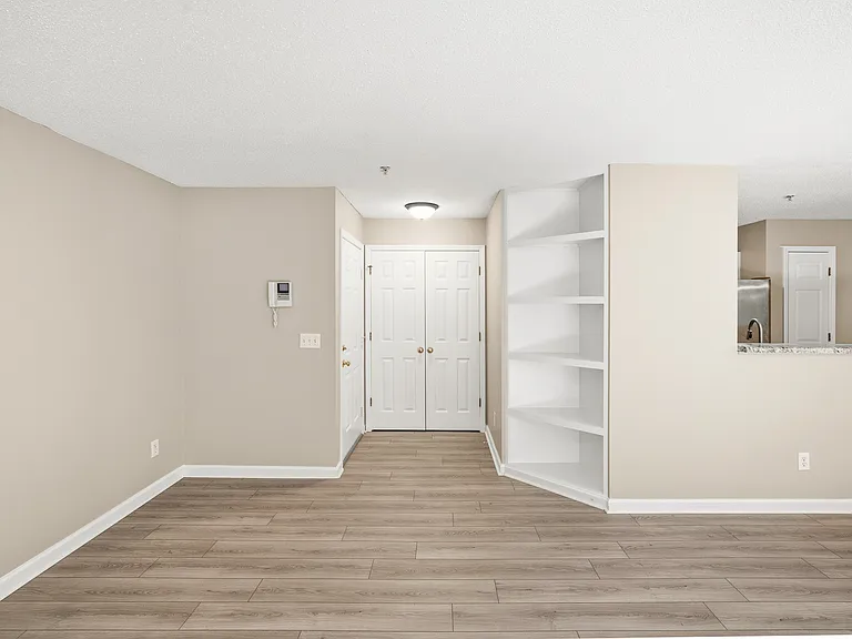 323 Ivy Glen Ct — Photo 9