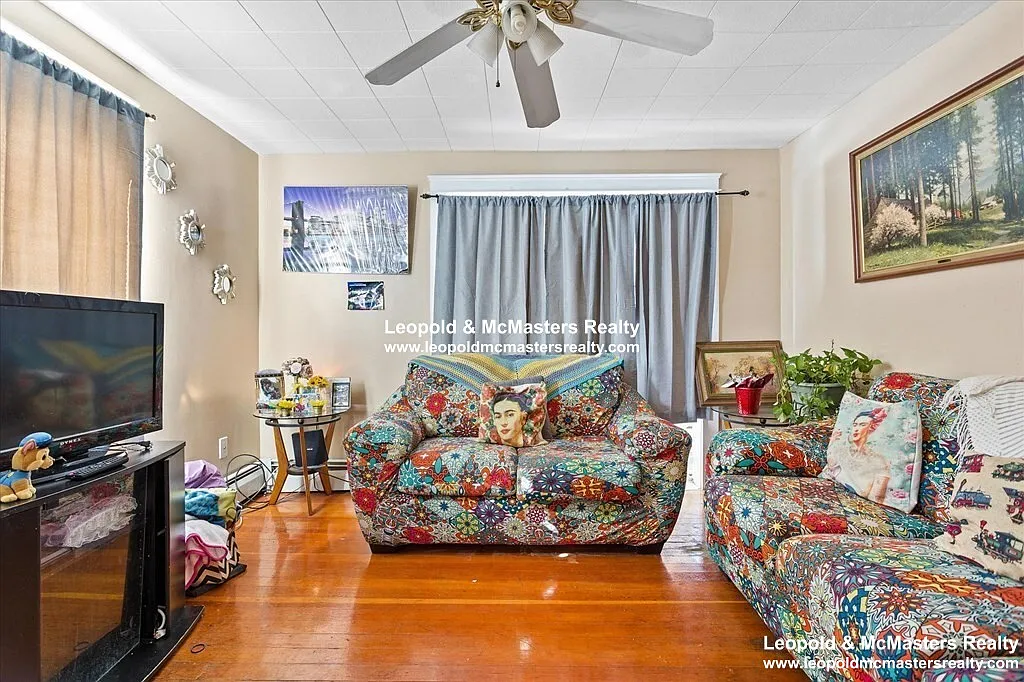 3 bed, 2.0 bath, 1700 sqft, $2,175 — Photo 1