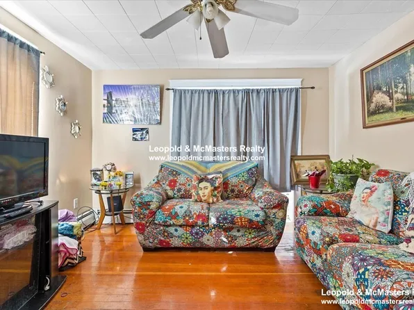 124 3rd St APT 2F, Leominster, MA 01453
