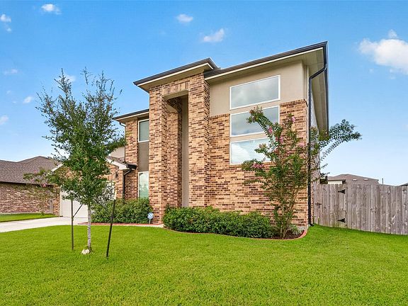 3rd image of 1023 Park Crest Dr