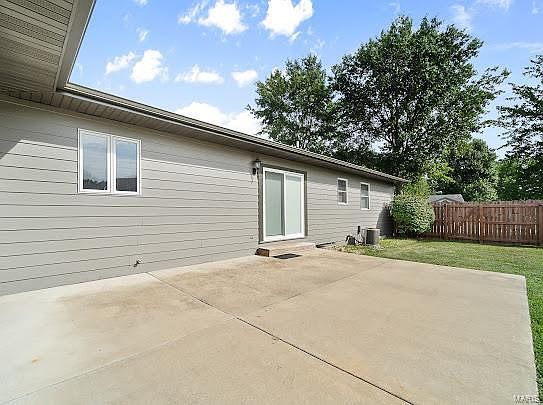 4th image of 104 N Meadow Ln