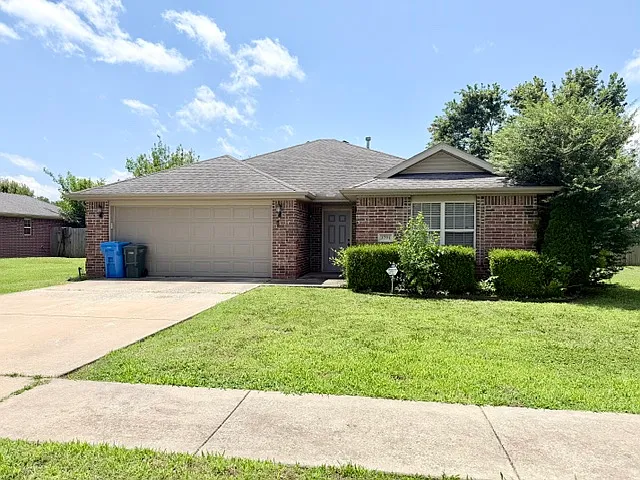 3 bed, 1356 sqft, $1,795 — Photo 1