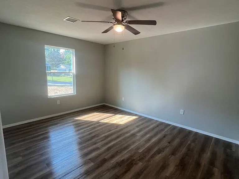 2444 N Benton Ave — Photo 22