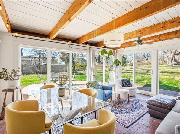 5517 W 70th St, Prairie Village, KS 66208