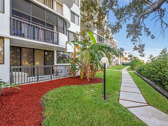 2nd image of 300 Columbia Dr #1071