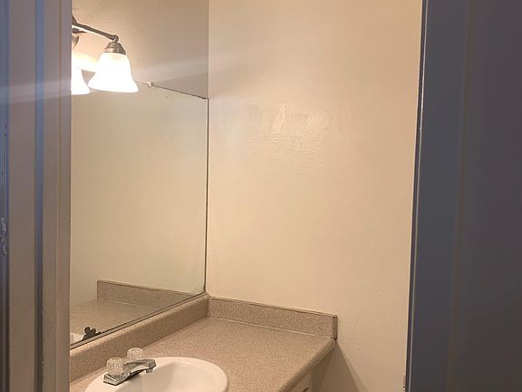 5th image of 7055 Lennox Ave #252