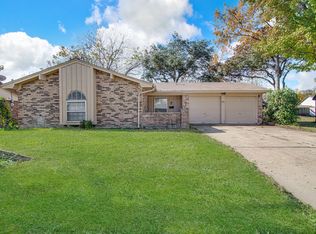 228 Lester St, Burleson, TX 76028