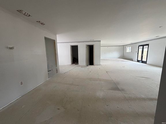 4th image of 922 Russell Rd