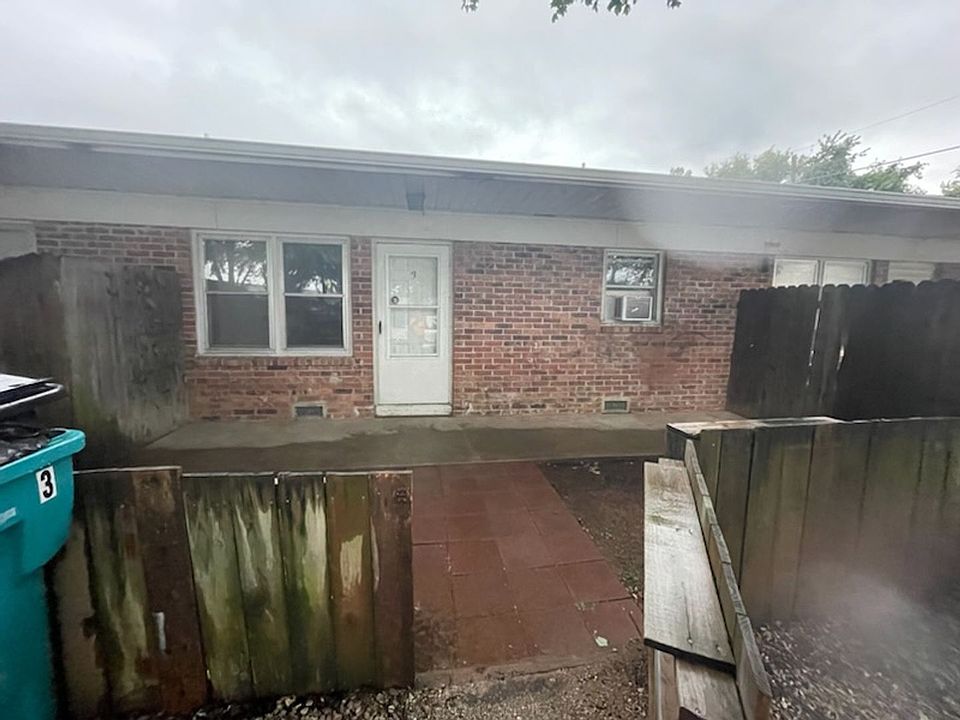 1st image of 211 S Oak Cliff Ave #3
