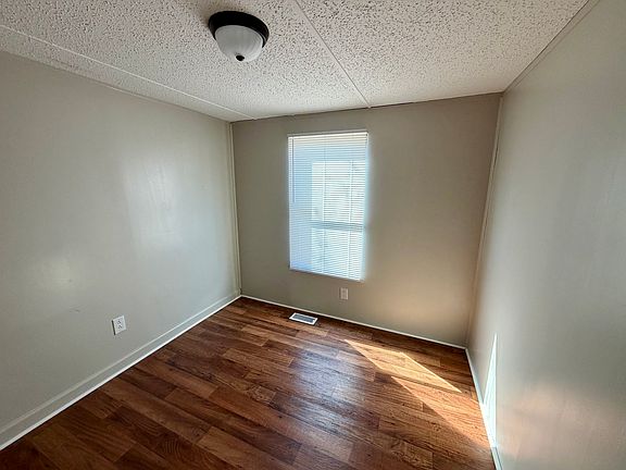 5th image of 146 Peaches Dr