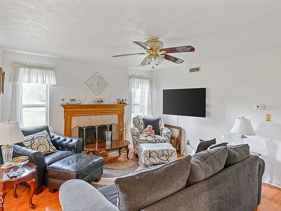 4th image of 4324 Sunshine Ave
