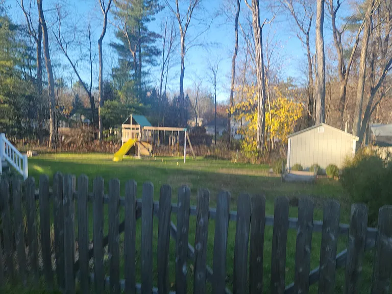 8 Quevic Dr — Photo 6