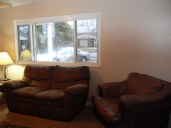 5th image of 1563 Burch Ct