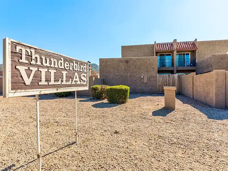Thunderbird Villas — Photo 1