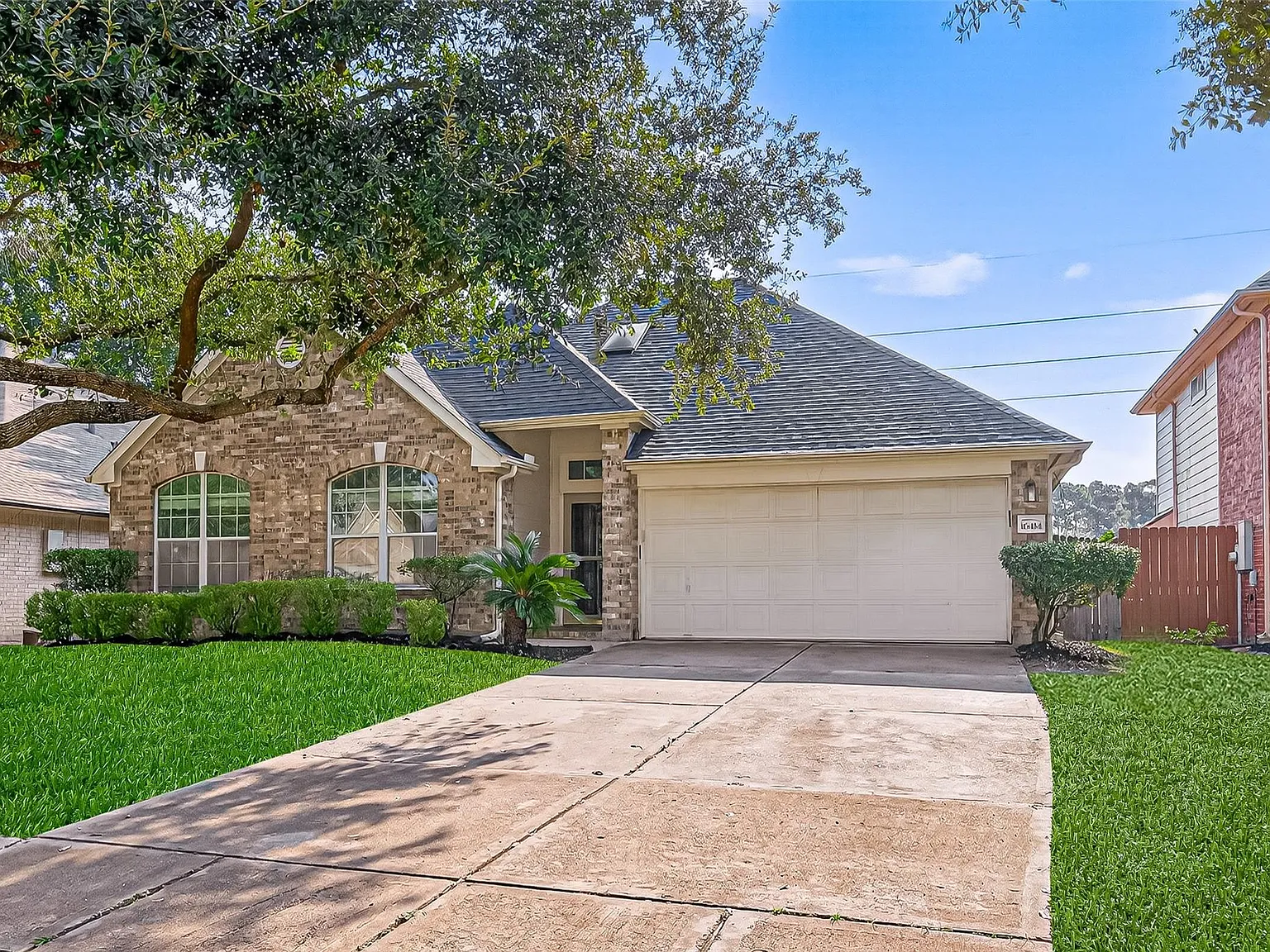 4 bed, 2.0 bath, 1760 sqft, $2,100 — Photo 2