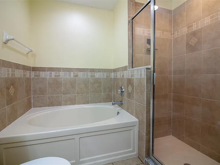 1702 Holton Rd — Photo 14