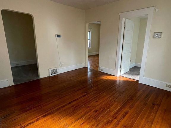 5th image of 530 E 109th St