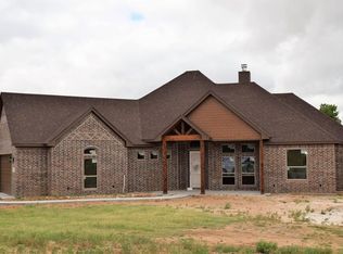 101 Captain Ln, Weatherford, TX 76086