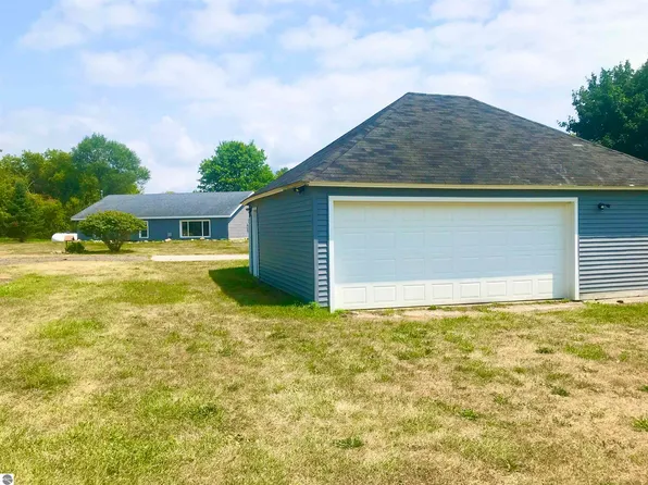 4996 N Alger Rd, Alma, MI 48801