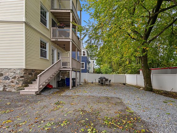 4th image of 13 Laurel St #1
