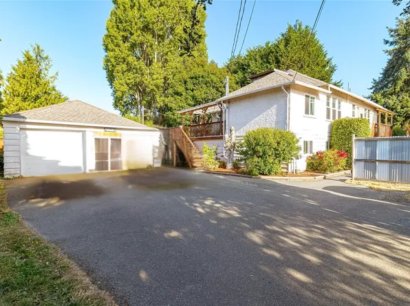 2920 Shakespeare St, Victoria, BC V8R 4H4