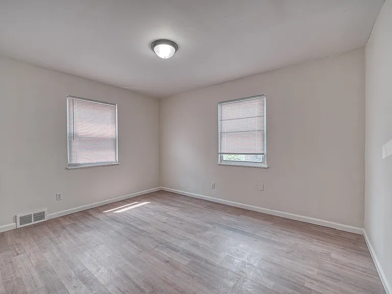 1139 Miller Ave — Photo 18