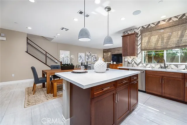 5885 Silver Oaks Dr — Photo 4