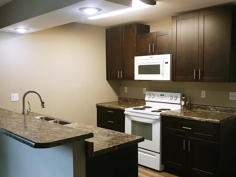 602 Curtis Dr — Photo 4