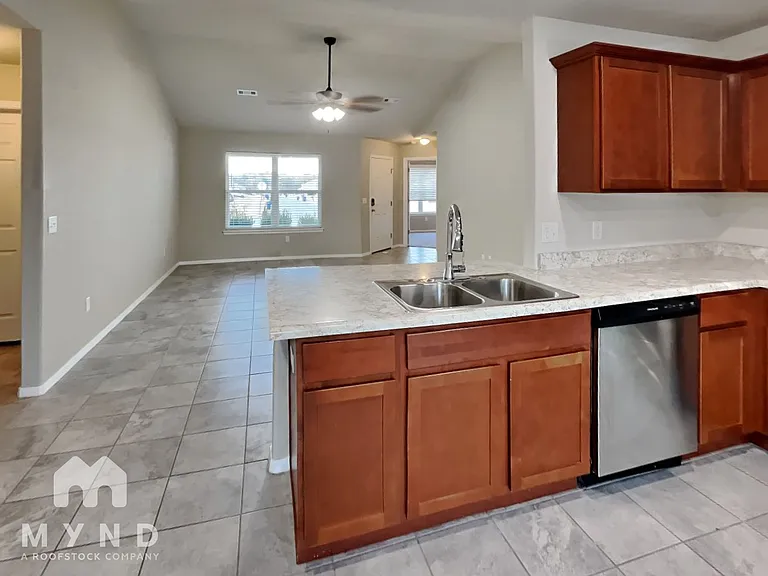 2109 N Lexington St — Photo 4