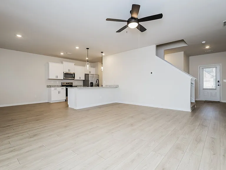 711 Berkeley Dr — Photo 4