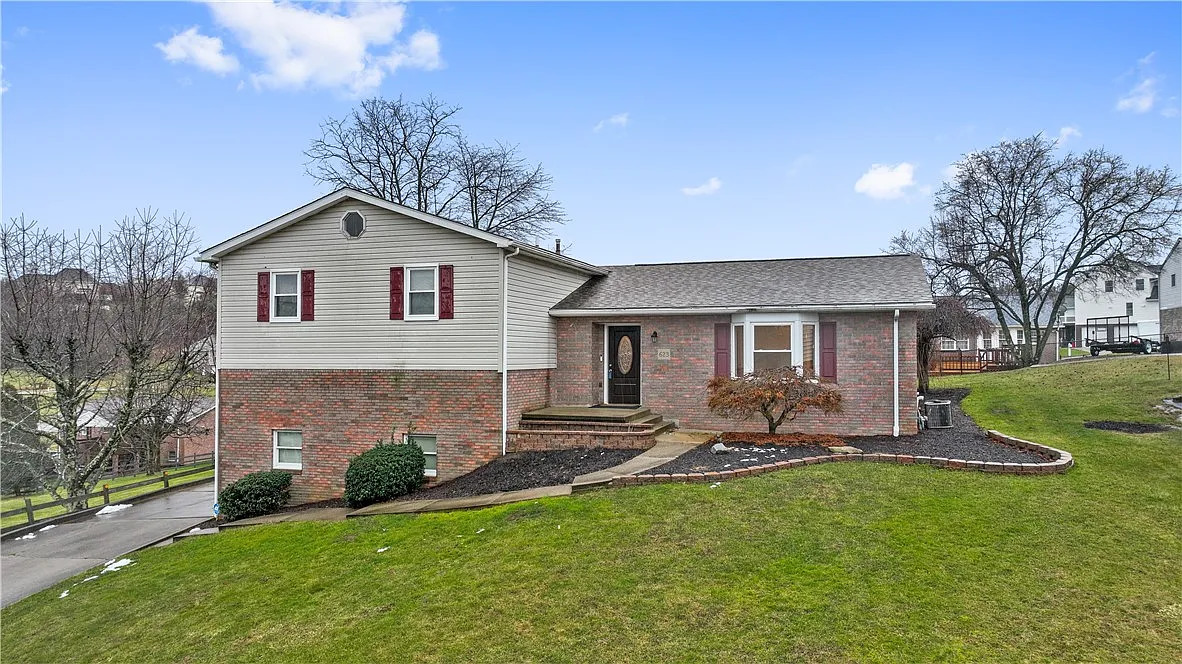623 James Dr photo 1