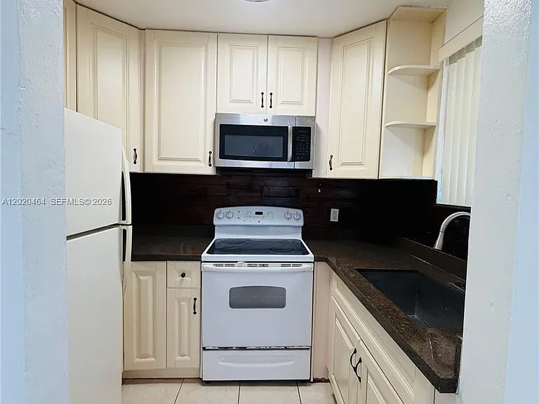 756 N 17th Ave #15 — Photo 7