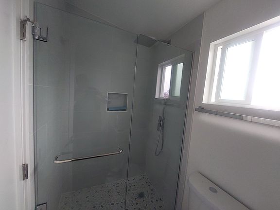 5th image of 4914 Rockford Dr