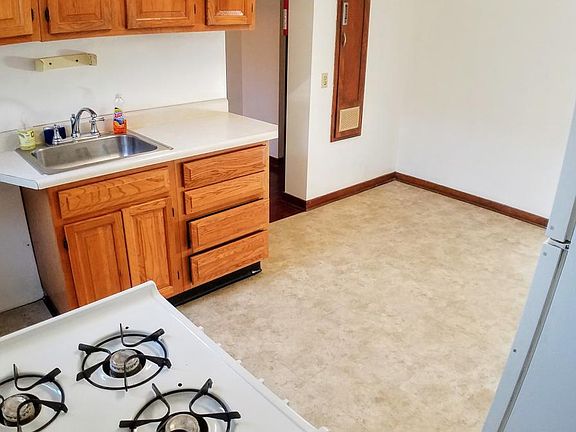 Kitchen + dining area