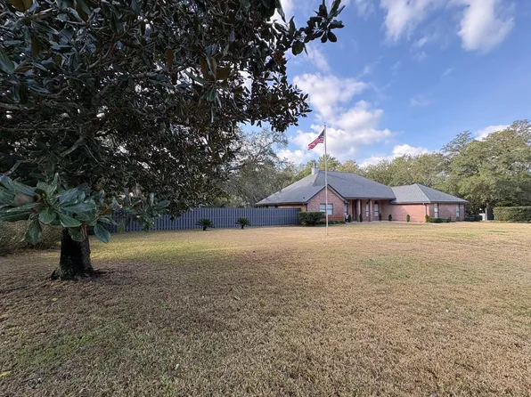 6965 Summit Dr, Navarre, FL 32566