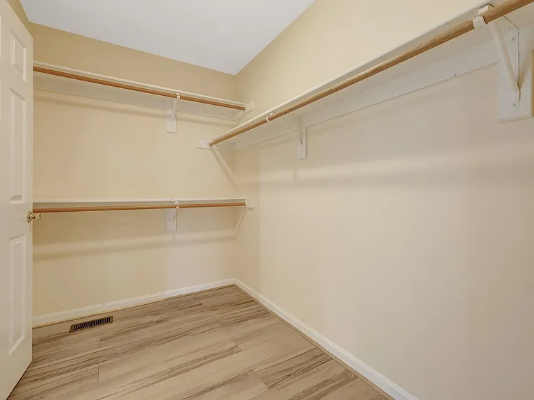 814 Autumn Breeze Ct — Photo 23