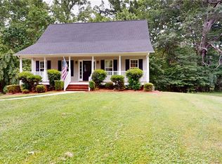 131 Foxcroft Dr, Mount Airy, NC 27030