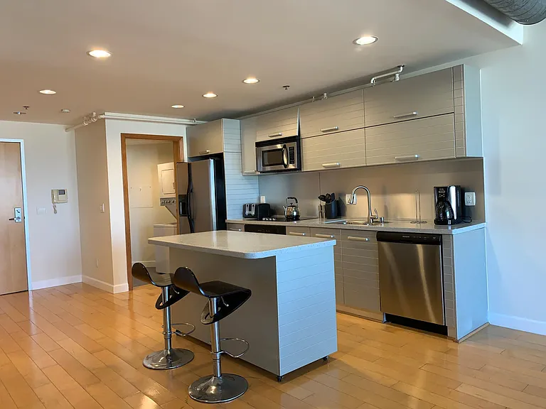 Suite #26 - Premium Split-Level Loft - 1167 sq ft.