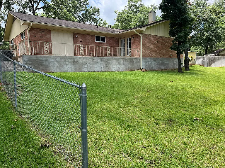 1918 Courtney Dr — Photo 30