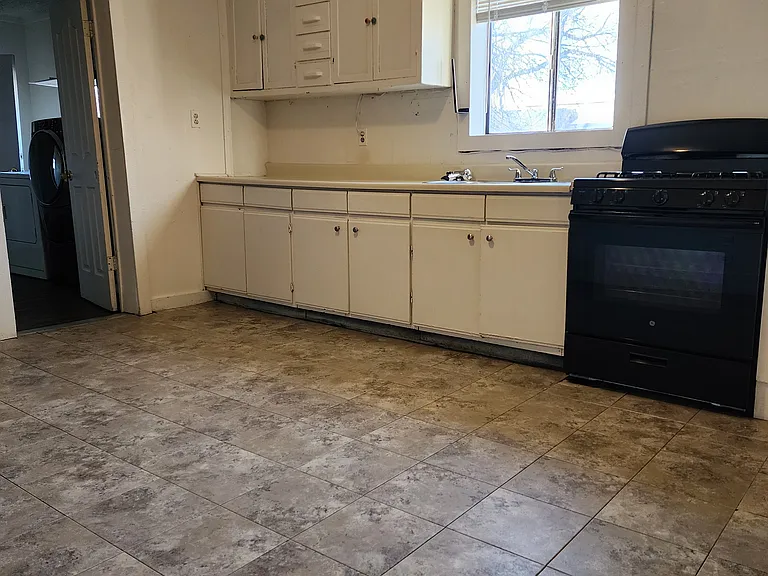 418 S Wc Riles St — Photo 6